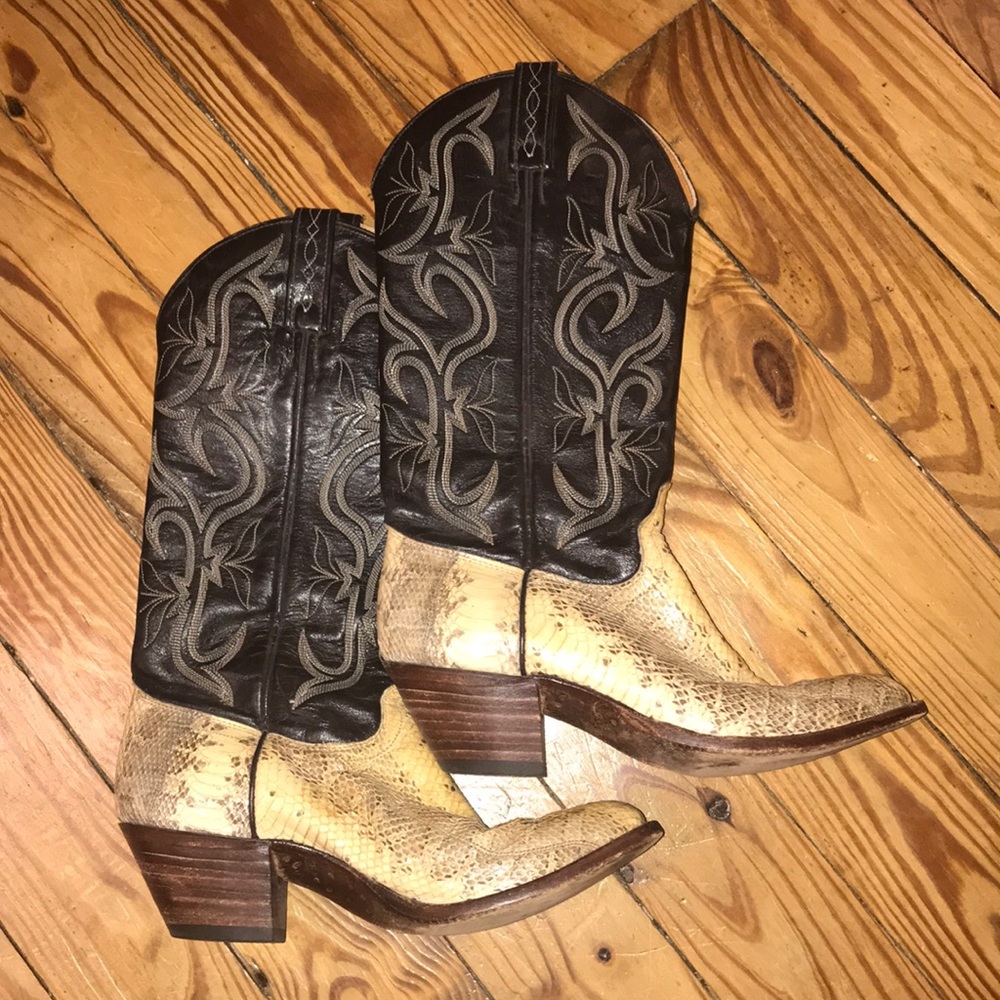Vintage women’s snakeskin cowboy boots size 6.5